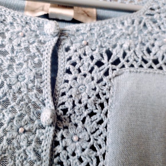 Casual Corner Annex Button Up Lt Blue Sweater Crochet Flowers w/ Pearls Sz M - Picture 6 of 7